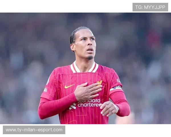 利物浦范戴克后场解围干脆 利物浦范戴克后场解围干脆