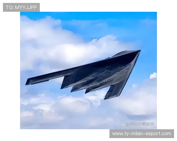 卢卡库内线爆射展示无解力量——足球场上的钢铁轰炸机