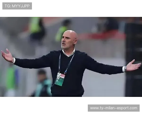 加西亚被拍与新教练交流防守细节，位置或将被重塑