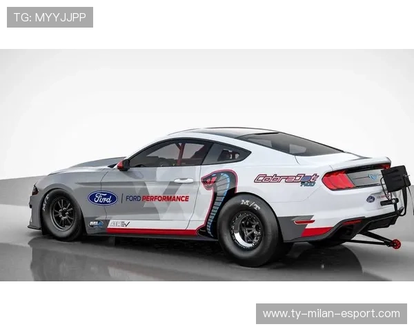 “超速狂飙：直线冲刺瞬间震撼全场”，超级跑车直线加速赛